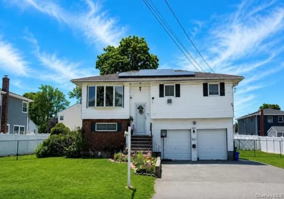 121 Lake Drive, Babylon, NY, 3 Bedrooms Bedrooms, 6 Rooms Rooms,2 BathroomsBathrooms,Residential,For Rent,Lake,0,KEY1017892 121 Lake Drive, Babylon, NY, 3 Bedrooms Bedrooms, 6 Rooms Rooms,2 BathroomsBathrooms,Residential,For Rent,Lake,0,KEY1017892