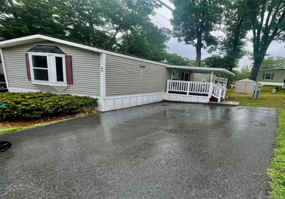 Front of House with Driveway Front of House with Driveway