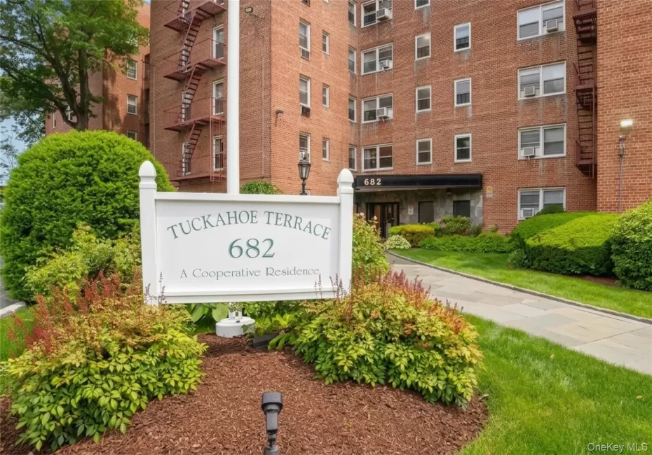 682 Tuckahoe Road, Yonkers, NY, 1 Bedroom Bedrooms, 4 Rooms Rooms,1 BathroomBathrooms,Residential,For Rent,Tuckahoe,0,KEY1011647 682 Tuckahoe Road, Yonkers, NY, 1 Bedroom Bedrooms, 4 Rooms Rooms,1 BathroomBathrooms,Residential,For Rent,Tuckahoe,0,KEY1011647