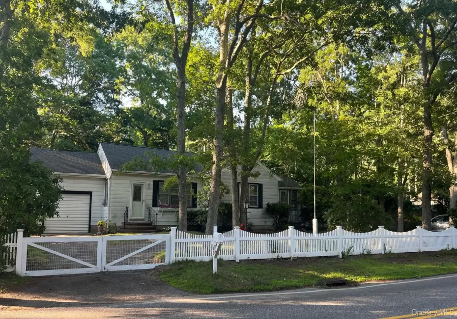 62 Squires Avenue, Southampton, NY, 2 Bedrooms Bedrooms, 6 Rooms Rooms,1 BathroomBathrooms,Residential,For Rent,Squires,0,KEY999857 62 Squires Avenue, Southampton, NY, 2 Bedrooms Bedrooms, 6 Rooms Rooms,1 BathroomBathrooms,Residential,For Rent,Squires,0,KEY999857