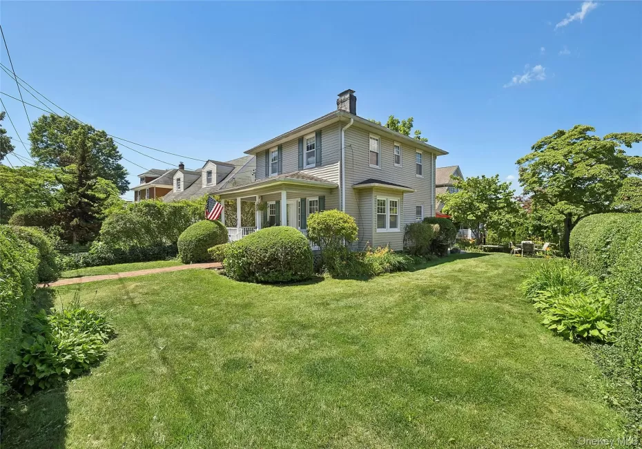 Fully fenced property with spacious front and side yard Fully fenced property with spacious front and side yard