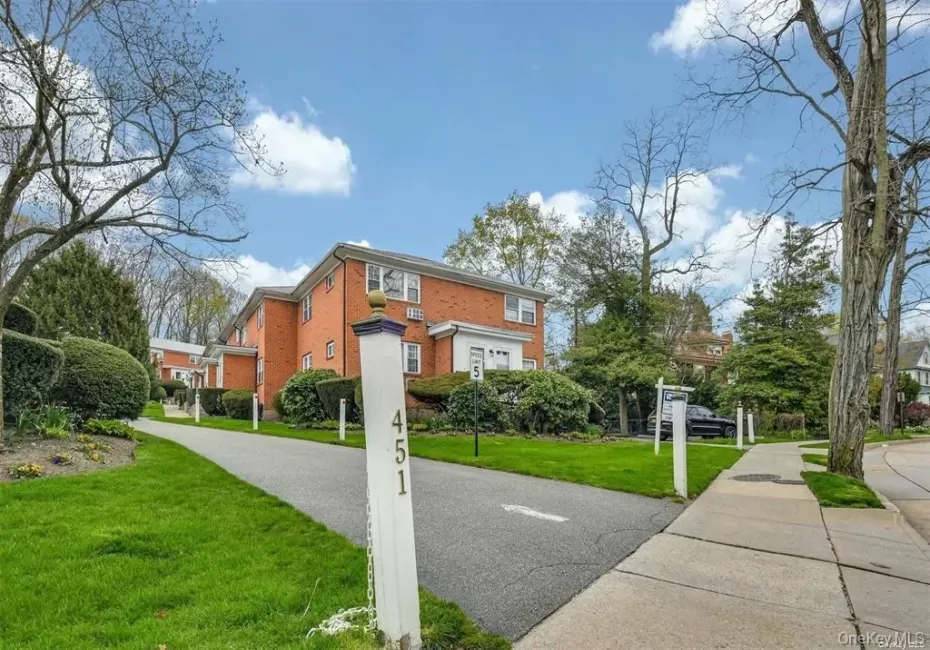 451 Main Street, Huntington, NY, 1 Bedroom Bedrooms, 3 Rooms Rooms,1 BathroomBathrooms,Residential Lease,For Rent,Main,0,KEY1011953 451 Main Street, Huntington, NY, 1 Bedroom Bedrooms, 3 Rooms Rooms,1 BathroomBathrooms,Residential Lease,For Rent,Main,0,KEY1011953