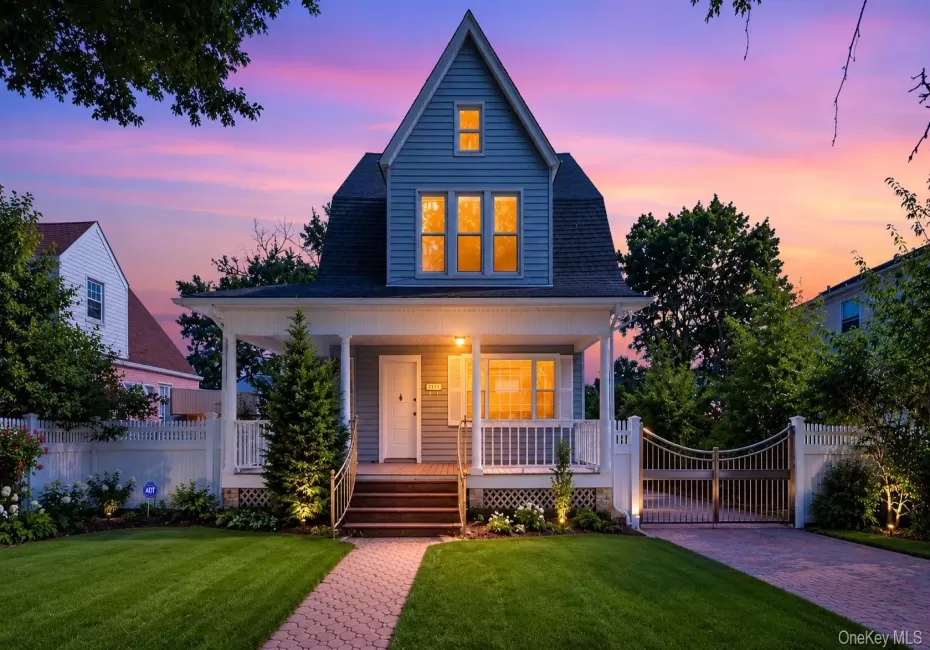 136 Elm Street, Hempstead, NY, 3 Bedrooms Bedrooms, 10 Rooms Rooms,2 BathroomsBathrooms,Residential,For Rent,Elm,0,KEY1018627 136 Elm Street, Hempstead, NY, 3 Bedrooms Bedrooms, 10 Rooms Rooms,2 BathroomsBathrooms,Residential,For Rent,Elm,0,KEY1018627