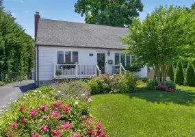 38 Oakwood Street, Huntington, NY, 4 Bedrooms Bedrooms, 7 Rooms Rooms,2 BathroomsBathrooms,Residential,For Rent,Oakwood,0,1018301 38 Oakwood Street, Huntington, NY, 4 Bedrooms Bedrooms, 7 Rooms Rooms,2 BathroomsBathrooms,Residential,For Rent,Oakwood,0,1018301