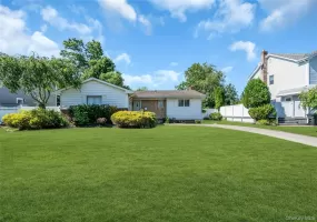 33 Cameo Road, Smithtown, NY, 3 Bedrooms Bedrooms, 6 Rooms Rooms,1 BathroomBathrooms,Residential,For Rent,Cameo,0,1016846 33 Cameo Road, Smithtown, NY, 3 Bedrooms Bedrooms, 6 Rooms Rooms,1 BathroomBathrooms,Residential,For Rent,Cameo,0,1016846