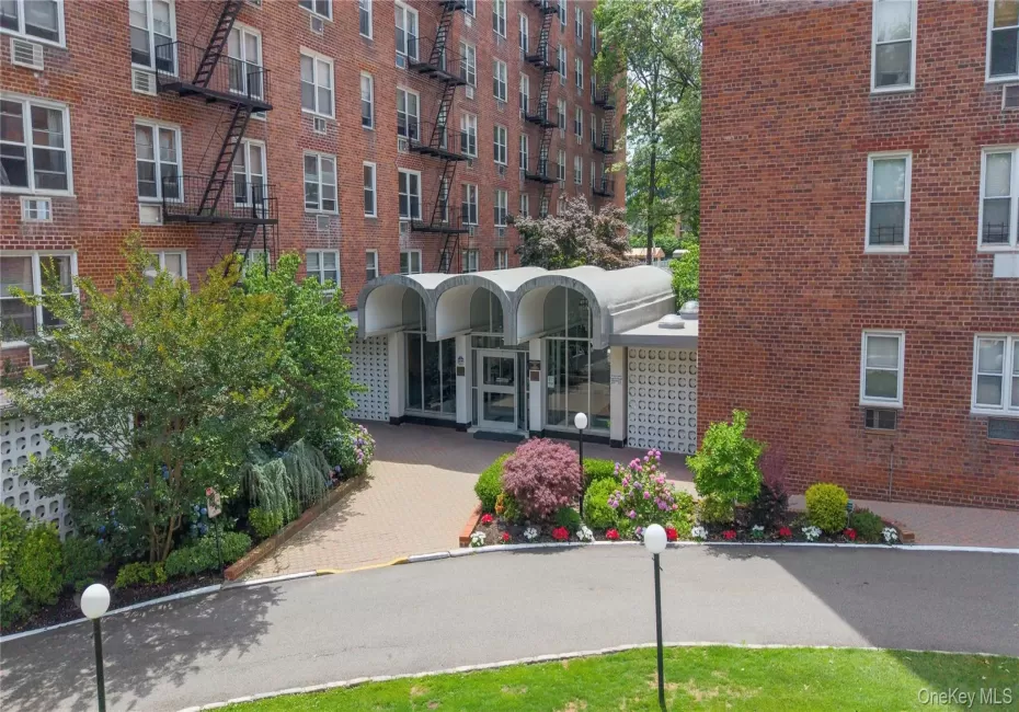 54-40 Little Neck Parkway, New York, NY, 2 Bedrooms Bedrooms, 5 Rooms Rooms,1 BathroomBathrooms,Residential,For Rent,Little Neck Parkway,0,1018705 54-40 Little Neck Parkway, New York, NY, 2 Bedrooms Bedrooms, 5 Rooms Rooms,1 BathroomBathrooms,Residential,For Rent,Little Neck Parkway,0,1018705