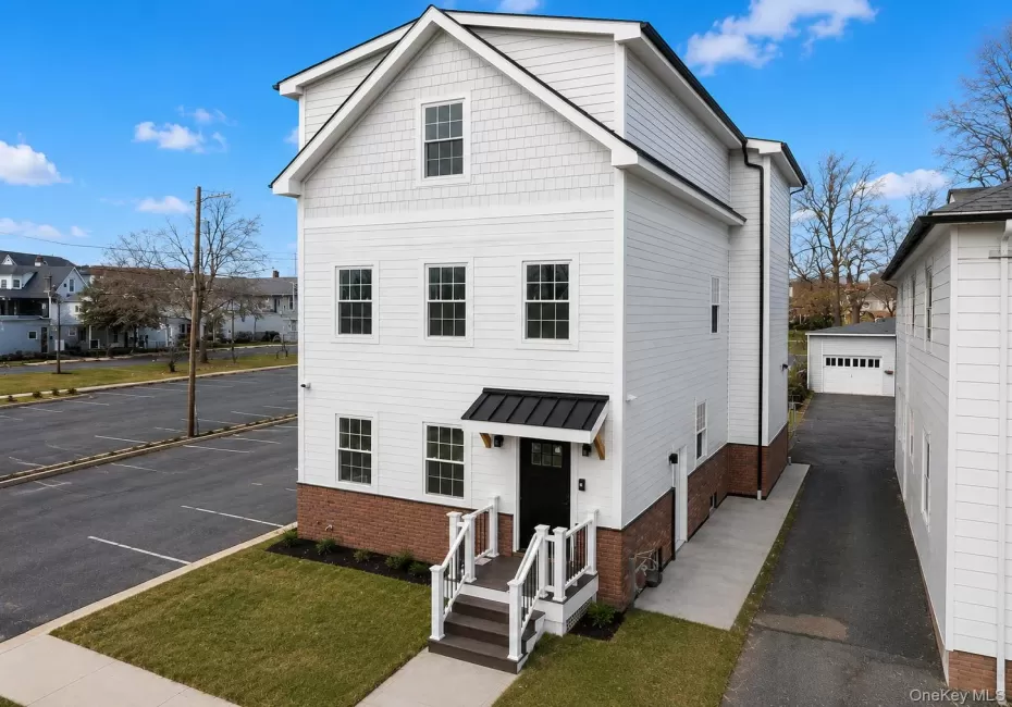 9 Lagrange Avenue, Poughkeepsie, NY, 2 Bedrooms Bedrooms, 3 Rooms Rooms,1 BathroomBathrooms,Residential Lease,For Rent,Lagrange,0,KEY1018182 9 Lagrange Avenue, Poughkeepsie, NY, 2 Bedrooms Bedrooms, 3 Rooms Rooms,1 BathroomBathrooms,Residential Lease,For Rent,Lagrange,0,KEY1018182