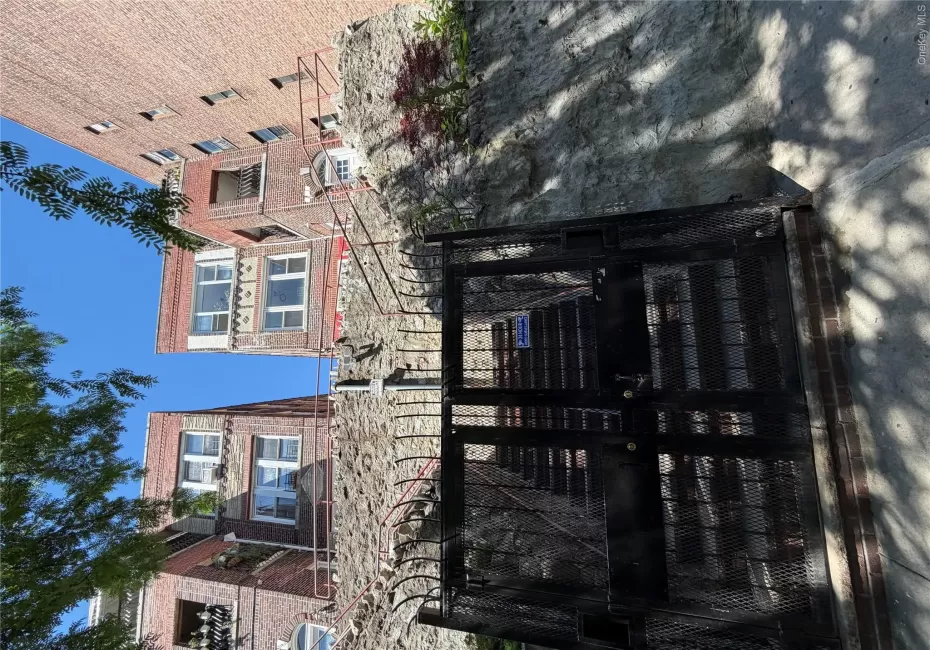 646 207th Street, New York, NY, 2 Bedrooms Bedrooms, 5 Rooms Rooms,1 BathroomBathrooms,Residential Lease,For Rent,207th,0,KEY1019015 646 207th Street, New York, NY, 2 Bedrooms Bedrooms, 5 Rooms Rooms,1 BathroomBathrooms,Residential Lease,For Rent,207th,0,KEY1019015
