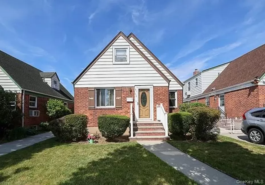 8152 249th Street, New York, NY, 4 Bedrooms Bedrooms, 7 Rooms Rooms,2 BathroomsBathrooms,Residential,For Rent,249th,0,KEY1013907 8152 249th Street, New York, NY, 4 Bedrooms Bedrooms, 7 Rooms Rooms,2 BathroomsBathrooms,Residential,For Rent,249th,0,KEY1013907