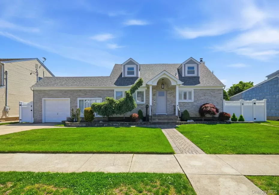 35 3rd Avenue, Oyster Bay, NY, 5 Bedrooms Bedrooms, 8 Rooms Rooms,3 BathroomsBathrooms,Residential,For Rent,3rd,0,KEY1004668 35 3rd Avenue, Oyster Bay, NY, 5 Bedrooms Bedrooms, 8 Rooms Rooms,3 BathroomsBathrooms,Residential,For Rent,3rd,0,KEY1004668
