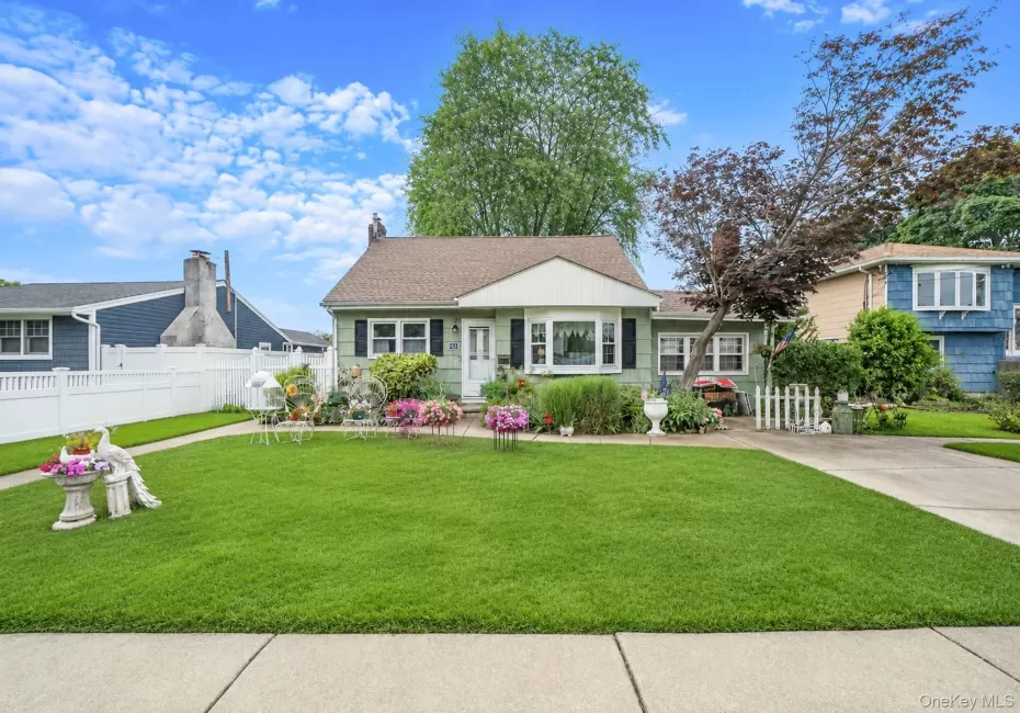 18 Bay Drive, Islip, NY, 4 Bedrooms Bedrooms, 8 Rooms Rooms,2 BathroomsBathrooms,Residential,For Rent,Bay,0,KEY1016380 18 Bay Drive, Islip, NY, 4 Bedrooms Bedrooms, 8 Rooms Rooms,2 BathroomsBathrooms,Residential,For Rent,Bay,0,KEY1016380