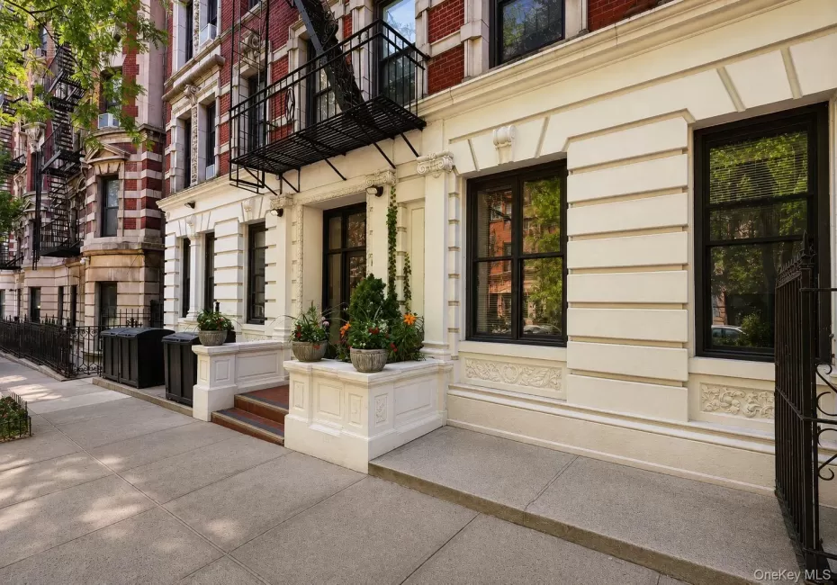 4-6 105th Street, New York, NY, 1 Bedroom Bedrooms, 4 Rooms Rooms,1 BathroomBathrooms,Residential,For Rent,105th,0,1013173 4-6 105th Street, New York, NY, 1 Bedroom Bedrooms, 4 Rooms Rooms,1 BathroomBathrooms,Residential,For Rent,105th,0,1013173