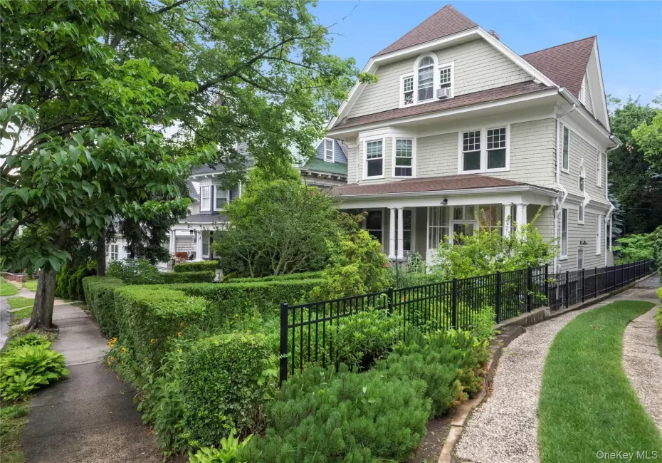 97 Belvedere Drive, Yonkers, NY, 5 Bedrooms Bedrooms, 10 Rooms Rooms,1 BathroomBathrooms,Residential,For Rent,Belvedere,0,KEY1016808 97 Belvedere Drive, Yonkers, NY, 5 Bedrooms Bedrooms, 10 Rooms Rooms,1 BathroomBathrooms,Residential,For Rent,Belvedere,0,KEY1016808