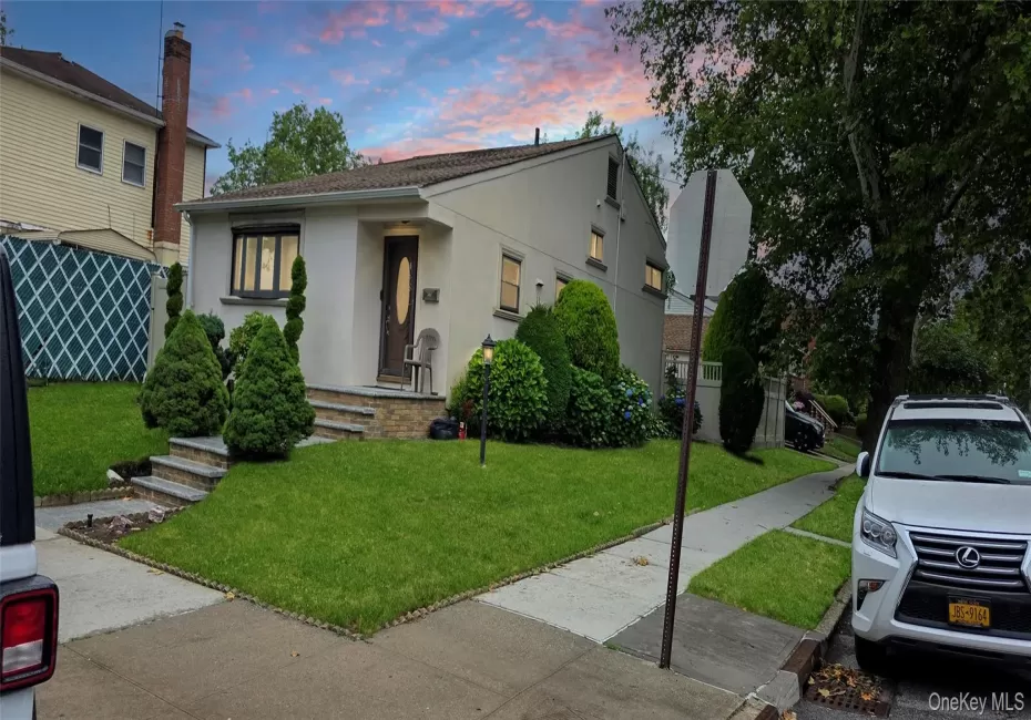 2104 157th Street, New York, NY, 3 Bedrooms Bedrooms, 8 Rooms Rooms,2 BathroomsBathrooms,Residential,For Rent,157th,0,KEY1018239 2104 157th Street, New York, NY, 3 Bedrooms Bedrooms, 8 Rooms Rooms,2 BathroomsBathrooms,Residential,For Rent,157th,0,KEY1018239