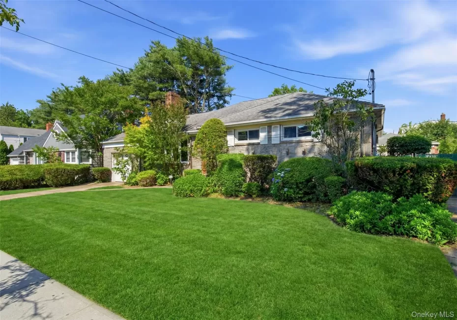 169 Landau Avenue, Hempstead, NY, 3 Bedrooms Bedrooms, 6 Rooms Rooms,2 BathroomsBathrooms,Residential,For Rent,Landau,0,KEY1018277 169 Landau Avenue, Hempstead, NY, 3 Bedrooms Bedrooms, 6 Rooms Rooms,2 BathroomsBathrooms,Residential,For Rent,Landau,0,KEY1018277