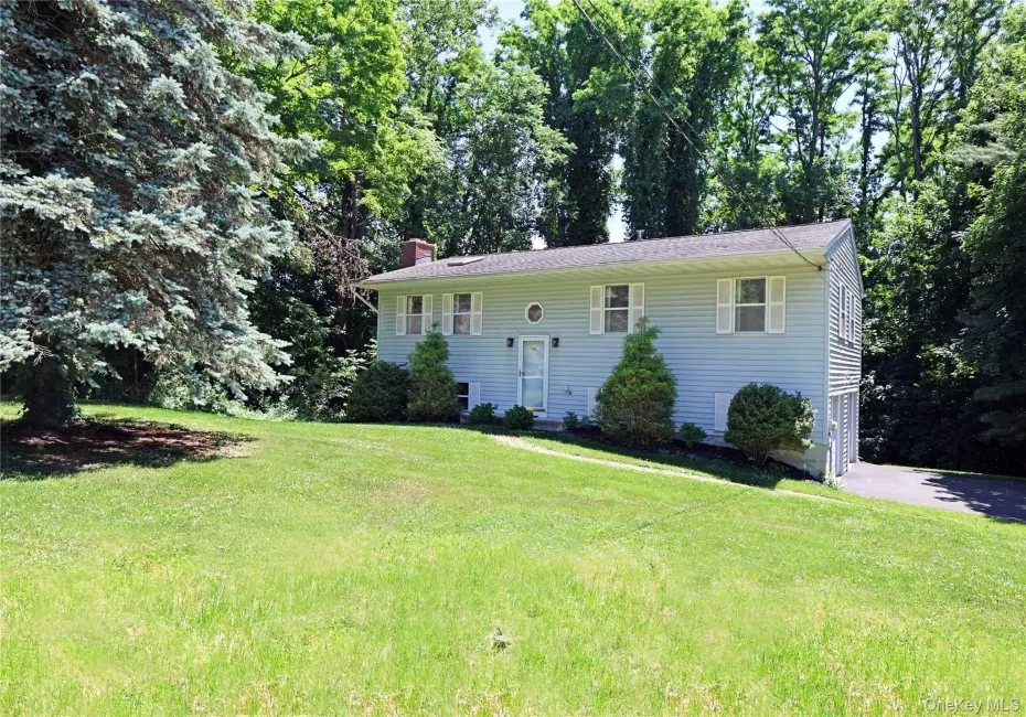2 Verven Road, Poughkeepsie, NY, 3 Bedrooms Bedrooms, 4 Rooms Rooms,1 BathroomBathrooms,Residential,For Rent,Verven,0,KEY1018414 2 Verven Road, Poughkeepsie, NY, 3 Bedrooms Bedrooms, 4 Rooms Rooms,1 BathroomBathrooms,Residential,For Rent,Verven,0,KEY1018414