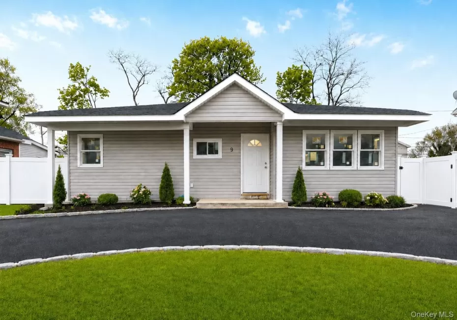 9 Emerald Lane, Babylon, NY, 2 Bedrooms Bedrooms, 5 Rooms Rooms,1 BathroomBathrooms,Residential,For Rent,Emerald,0,KEY1018767 9 Emerald Lane, Babylon, NY, 2 Bedrooms Bedrooms, 5 Rooms Rooms,1 BathroomBathrooms,Residential,For Rent,Emerald,0,KEY1018767