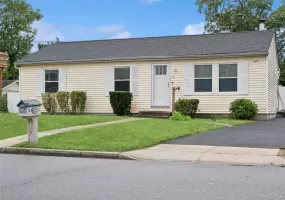 16 Arlington Avenue, Babylon, NY, 3 Bedrooms Bedrooms, 5 Rooms Rooms,1 BathroomBathrooms,Residential,For Rent,Arlington,0,1011732 16 Arlington Avenue, Babylon, NY, 3 Bedrooms Bedrooms, 5 Rooms Rooms,1 BathroomBathrooms,Residential,For Rent,Arlington,0,1011732