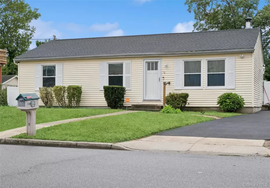 16 Arlington Avenue, Babylon, NY, 3 Bedrooms Bedrooms, 5 Rooms Rooms,1 BathroomBathrooms,Residential,For Rent,Arlington,0,KEY1011732 16 Arlington Avenue, Babylon, NY, 3 Bedrooms Bedrooms, 5 Rooms Rooms,1 BathroomBathrooms,Residential,For Rent,Arlington,0,KEY1011732