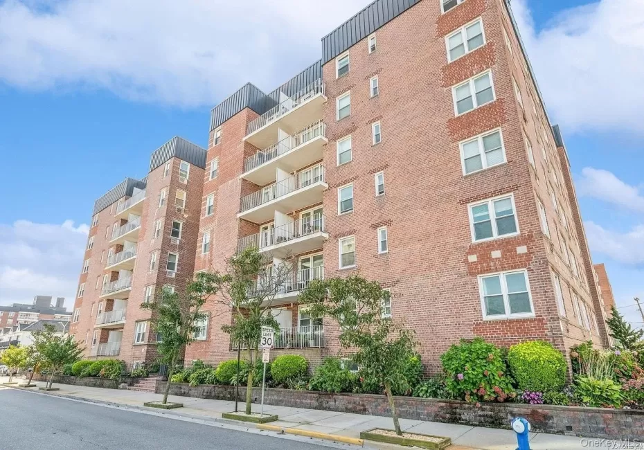 210 E Broadway, Long Beach, NY, 1 Bedroom Bedrooms, 4 Rooms Rooms,1 BathroomBathrooms,Residential,For Rent,E Broadway,0,KEY1018270 210 E Broadway, Long Beach, NY, 1 Bedroom Bedrooms, 4 Rooms Rooms,1 BathroomBathrooms,Residential,For Rent,E Broadway,0,KEY1018270
