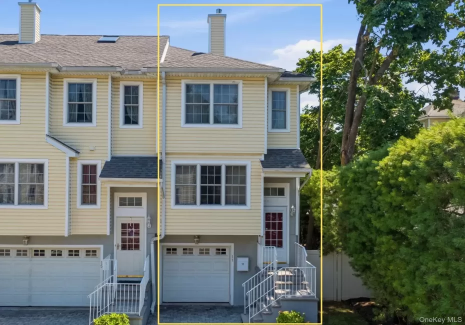 Turn-key end-unit townhome in the heart of New Rochelle! Turn-key end-unit townhome in the heart of New Rochelle!