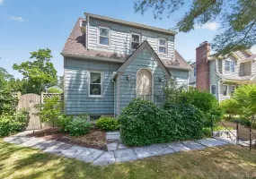55 Pershing Avenue, Oyster Bay, NY, 3 Bedrooms Bedrooms, 7 Rooms Rooms,1 BathroomBathrooms,Residential,For Rent,Pershing,0,1018849 55 Pershing Avenue, Oyster Bay, NY, 3 Bedrooms Bedrooms, 7 Rooms Rooms,1 BathroomBathrooms,Residential,For Rent,Pershing,0,1018849