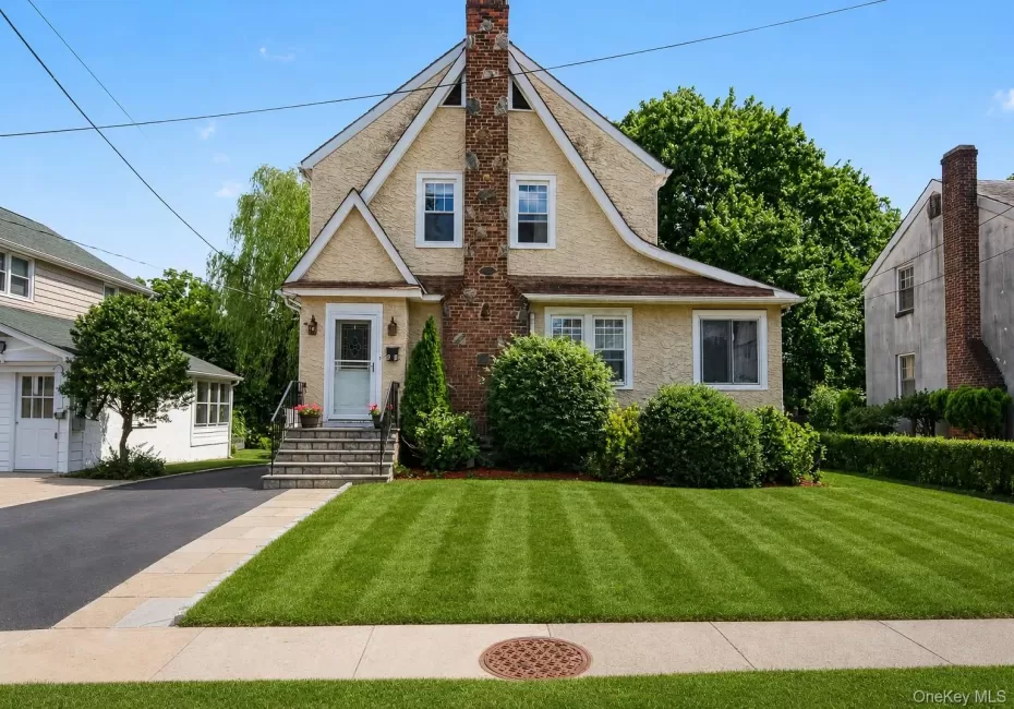 Welcome HOME to 31 Brookdale Avenue! Welcome HOME to 31 Brookdale Avenue!
