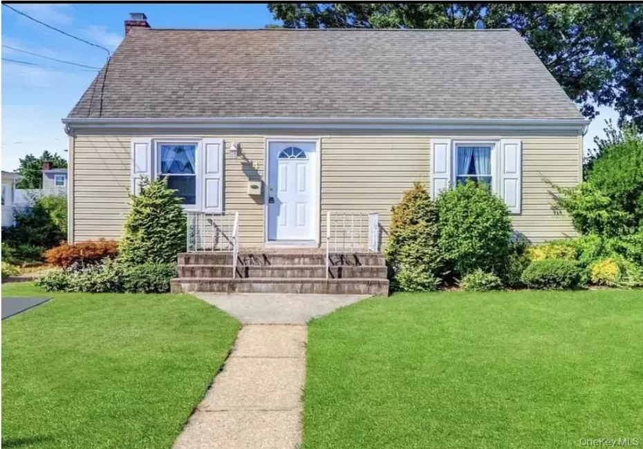 4 West Court, Oyster Bay, NY, 4 Bedrooms Bedrooms, 7 Rooms Rooms,2 BathroomsBathrooms,Residential,For Rent,West,0,KEY1018944 4 West Court, Oyster Bay, NY, 4 Bedrooms Bedrooms, 7 Rooms Rooms,2 BathroomsBathrooms,Residential,For Rent,West,0,KEY1018944