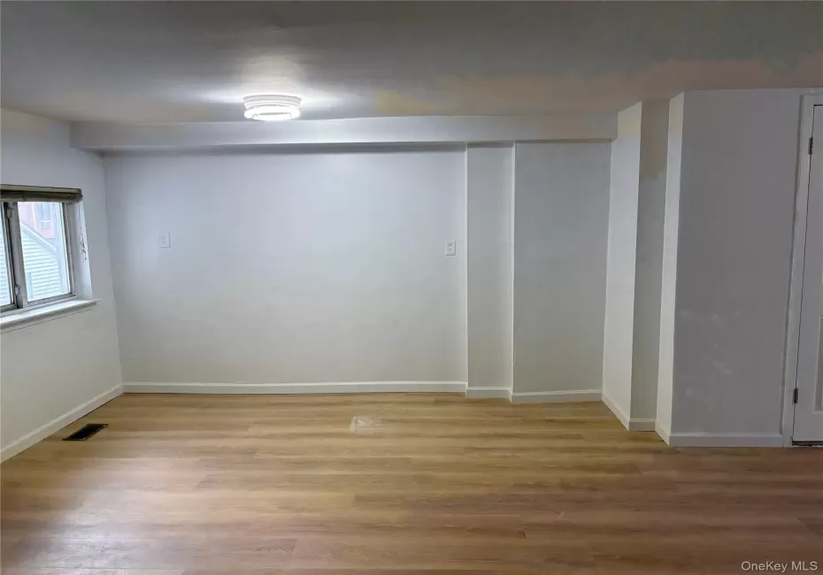 277 Graff Avenue, New York, NY, 3 Bedrooms Bedrooms, 6 Rooms Rooms,1 BathroomBathrooms,Residential,For Rent,Graff,0,KEY1018837 277 Graff Avenue, New York, NY, 3 Bedrooms Bedrooms, 6 Rooms Rooms,1 BathroomBathrooms,Residential,For Rent,Graff,0,KEY1018837