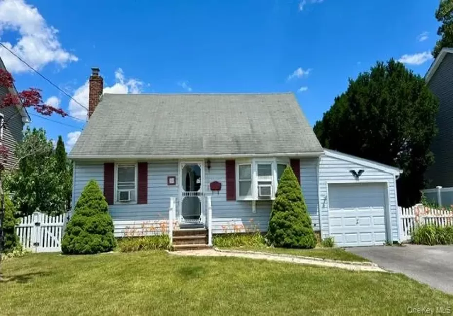 18 Plymouth Road, Oyster Bay, NY, 4 Bedrooms Bedrooms, 6 Rooms Rooms,2 BathroomsBathrooms,Residential,For Rent,Plymouth,0,KEY1018854 18 Plymouth Road, Oyster Bay, NY, 4 Bedrooms Bedrooms, 6 Rooms Rooms,2 BathroomsBathrooms,Residential,For Rent,Plymouth,0,KEY1018854