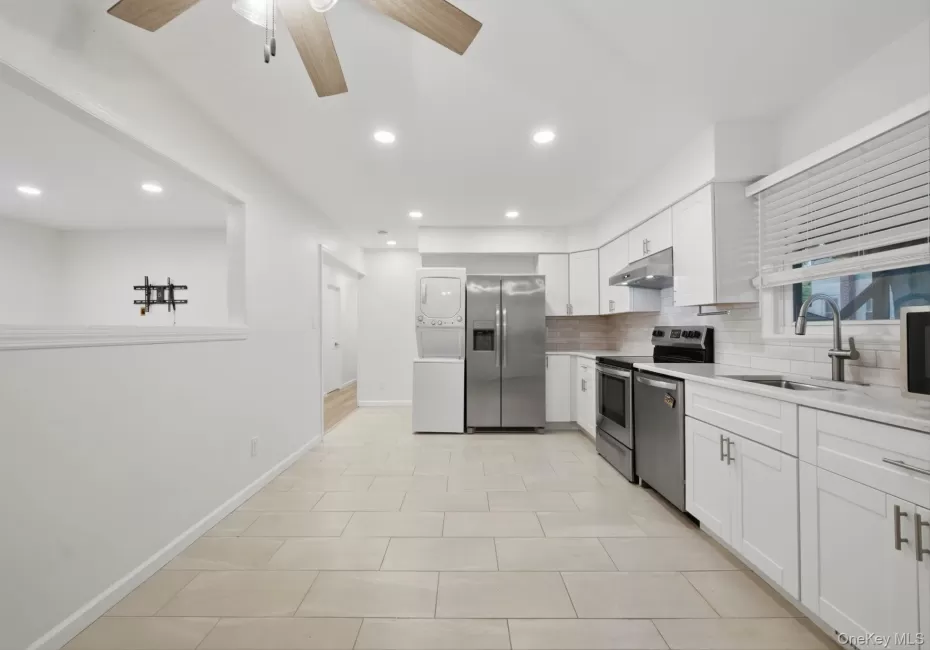 Eat In Kitchen With Washer Dryer Eat In Kitchen With Washer Dryer