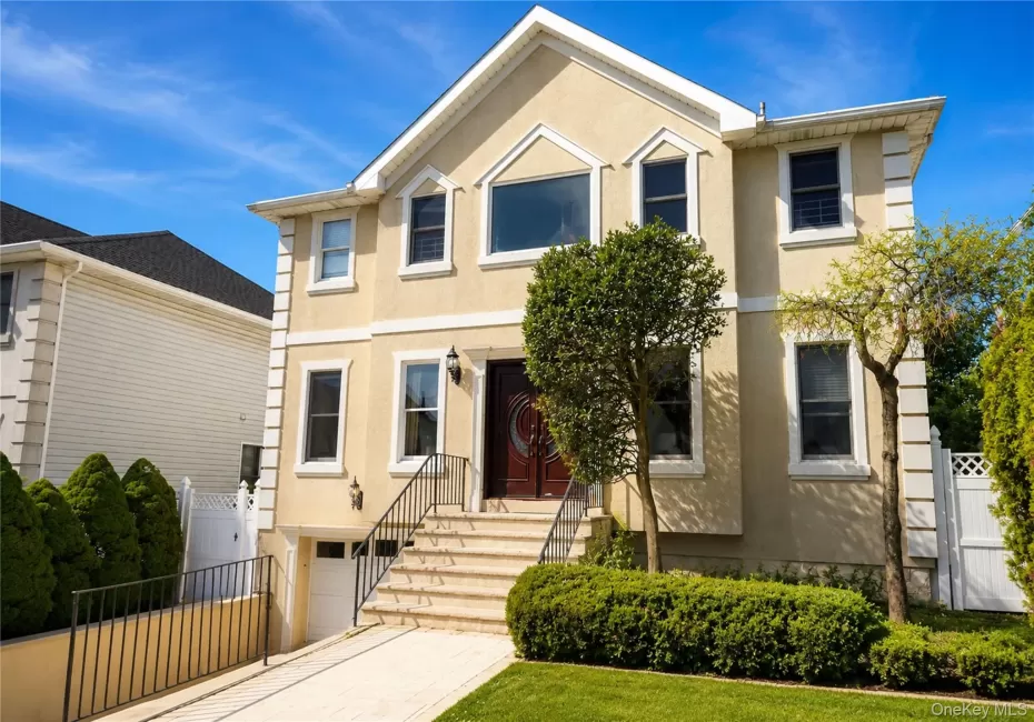 22 Putters Court, New York, NY, 4 Bedrooms Bedrooms, 8 Rooms Rooms,3 BathroomsBathrooms,Residential,For Rent,Putters,0,1019136 22 Putters Court, New York, NY, 4 Bedrooms Bedrooms, 8 Rooms Rooms,3 BathroomsBathrooms,Residential,For Rent,Putters,0,1019136