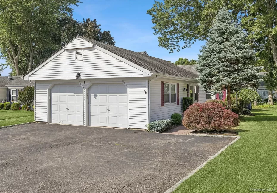 4 Flair Way, Brookhaven, NY, 2 Bedrooms Bedrooms, 8 Rooms Rooms,2 BathroomsBathrooms,Residential,For Rent,Flair,0,KEY1019071 4 Flair Way, Brookhaven, NY, 2 Bedrooms Bedrooms, 8 Rooms Rooms,2 BathroomsBathrooms,Residential,For Rent,Flair,0,KEY1019071