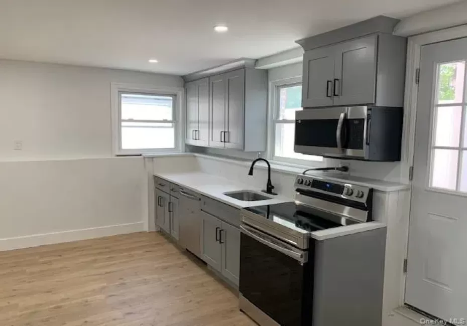 25 Jerome Street, Babylon, NY, 1 Bedroom Bedrooms, 4 Rooms Rooms,1 BathroomBathrooms,Residential Lease,For Rent,Jerome,0,KEY1019008 25 Jerome Street, Babylon, NY, 1 Bedroom Bedrooms, 4 Rooms Rooms,1 BathroomBathrooms,Residential Lease,For Rent,Jerome,0,KEY1019008
