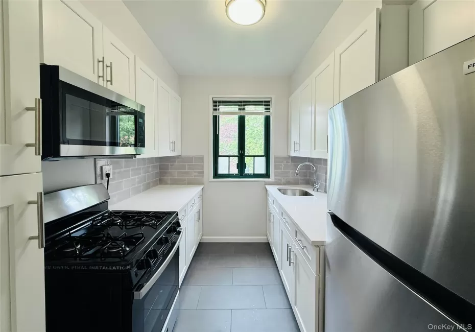 1680 Metropolitan, New York, NY, 2 Bedrooms Bedrooms, 4 Rooms Rooms,1 BathroomBathrooms,Residential,For Rent,Metropolitan,0,KEY1019057 1680 Metropolitan, New York, NY, 2 Bedrooms Bedrooms, 4 Rooms Rooms,1 BathroomBathrooms,Residential,For Rent,Metropolitan,0,KEY1019057