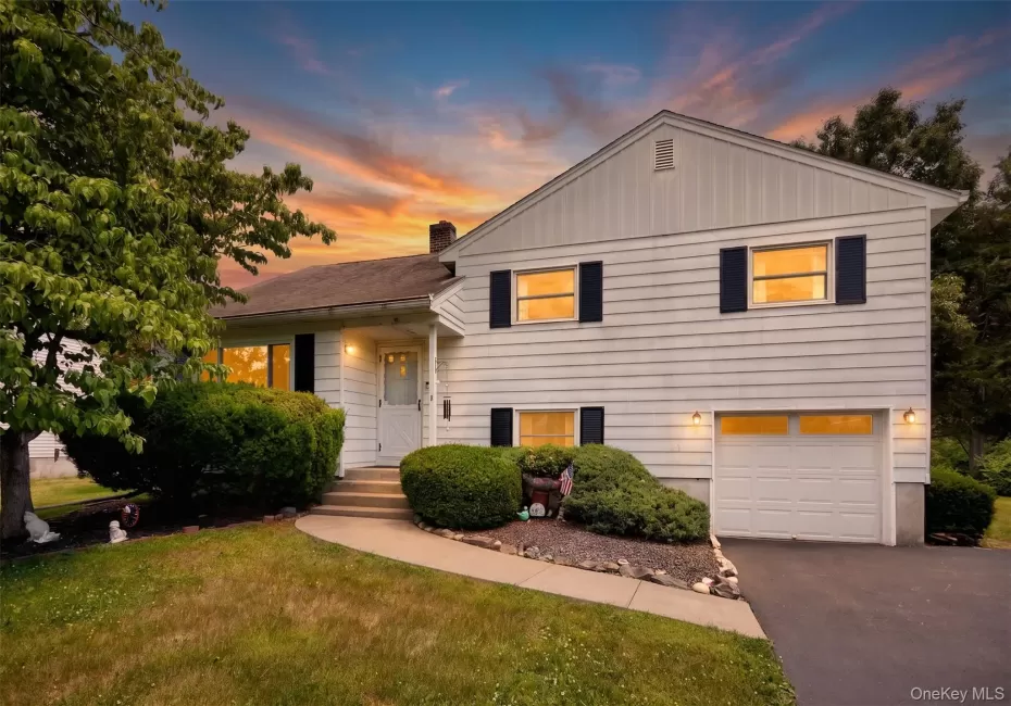 8 Abbie Lane, Hyde Park, NY, 3 Bedrooms Bedrooms, 8 Rooms Rooms,3 BathroomsBathrooms,Residential,For Rent,Abbie,0,KEY1015925 8 Abbie Lane, Hyde Park, NY, 3 Bedrooms Bedrooms, 8 Rooms Rooms,3 BathroomsBathrooms,Residential,For Rent,Abbie,0,KEY1015925
