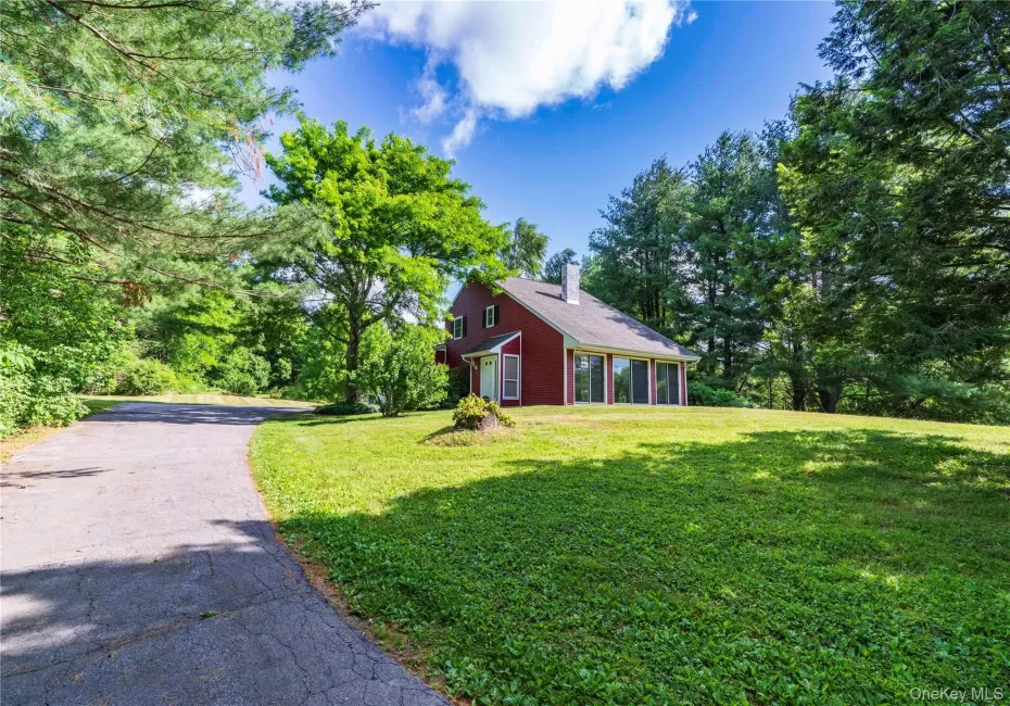 Country Contemporary Home on 1.67 Acres Country Contemporary Home on 1.67 Acres