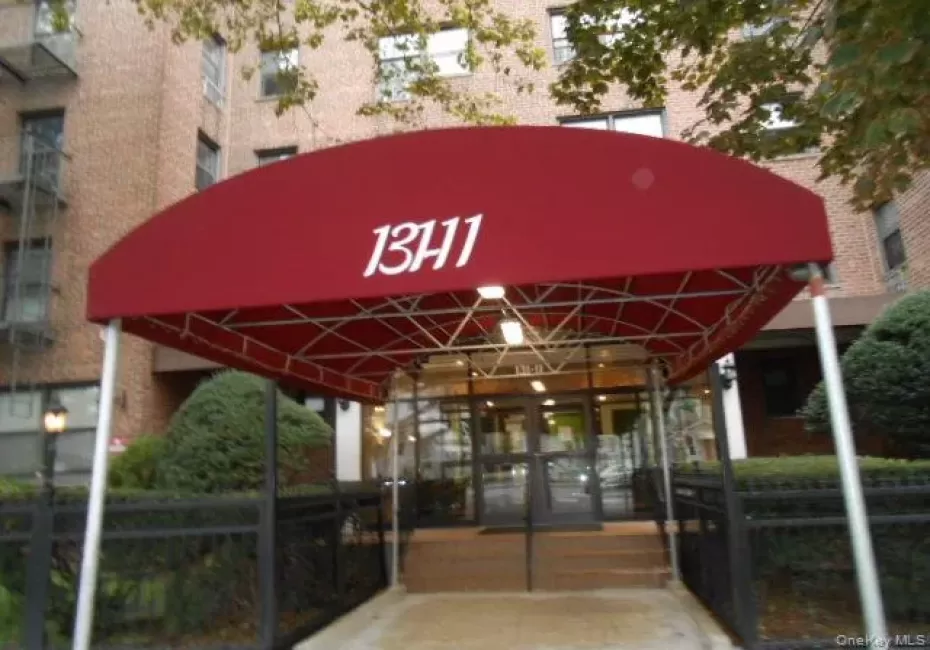 131-11 Kew Gardens Road, New York, NY, 2 Rooms Rooms,1 BathroomBathrooms,Residential,For Rent,Kew Gardens,0,1019118 131-11 Kew Gardens Road, New York, NY, 2 Rooms Rooms,1 BathroomBathrooms,Residential,For Rent,Kew Gardens,0,1019118