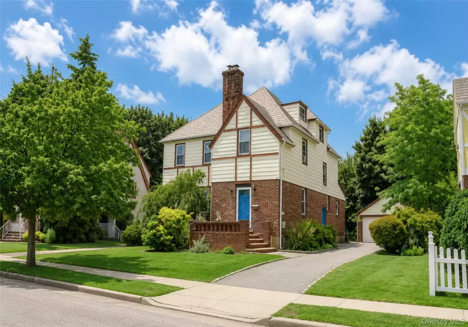 42 Mead Street, Hempstead, NY, 3 Bedrooms Bedrooms, 10 Rooms Rooms,1 BathroomBathrooms,Residential,For Rent,Mead,0,973388 42 Mead Street, Hempstead, NY, 3 Bedrooms Bedrooms, 10 Rooms Rooms,1 BathroomBathrooms,Residential,For Rent,Mead,0,973388