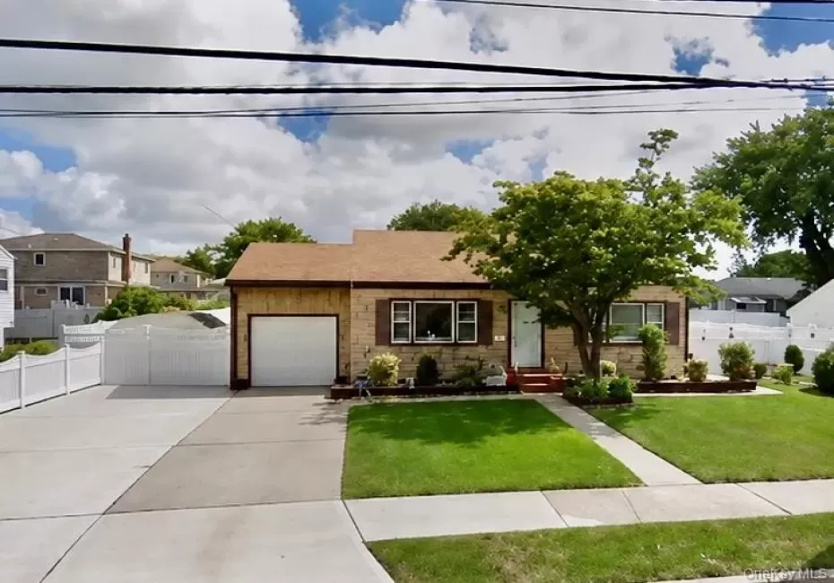 452 Monroe Avenue, Babylon, NY, 4 Bedrooms Bedrooms, 7 Rooms Rooms,1 BathroomBathrooms,Residential,For Rent,Monroe,0,1019332 452 Monroe Avenue, Babylon, NY, 4 Bedrooms Bedrooms, 7 Rooms Rooms,1 BathroomBathrooms,Residential,For Rent,Monroe,0,1019332