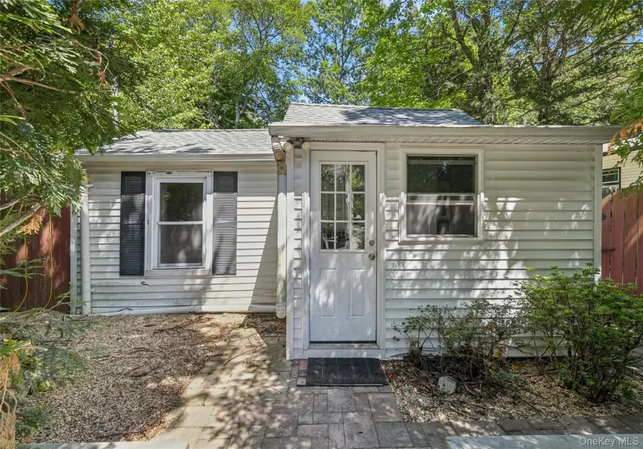 26 Flanders Boulevard, Southampton, NY, 1 Bedroom Bedrooms, 3 Rooms Rooms,1 BathroomBathrooms,Residential,For Rent,Flanders,0,1009779 26 Flanders Boulevard, Southampton, NY, 1 Bedroom Bedrooms, 3 Rooms Rooms,1 BathroomBathrooms,Residential,For Rent,Flanders,0,1009779
