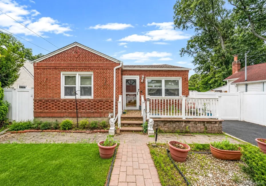 136 Sioux Street, Islip, NY, 2 Bedrooms Bedrooms, 5 Rooms Rooms,2 BathroomsBathrooms,Residential,For Rent,Sioux,0,1018929 136 Sioux Street, Islip, NY, 2 Bedrooms Bedrooms, 5 Rooms Rooms,2 BathroomsBathrooms,Residential,For Rent,Sioux,0,1018929