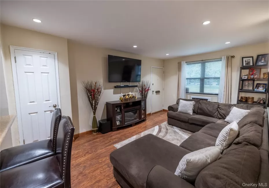 136-35 68th Drive, New York, NY, 2 Bedrooms Bedrooms, 5 Rooms Rooms,1 BathroomBathrooms,Residential,For Rent,68th,0,1019708 136-35 68th Drive, New York, NY, 2 Bedrooms Bedrooms, 5 Rooms Rooms,1 BathroomBathrooms,Residential,For Rent,68th,0,1019708