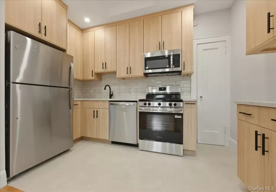 43 New Hyde Park Road, Hempstead, NY, 2 Bedrooms Bedrooms, 4 Rooms Rooms,1 BathroomBathrooms,Residential Lease,For Rent,New Hyde Park,0,1018280 43 New Hyde Park Road, Hempstead, NY, 2 Bedrooms Bedrooms, 4 Rooms Rooms,1 BathroomBathrooms,Residential Lease,For Rent,New Hyde Park,0,1018280