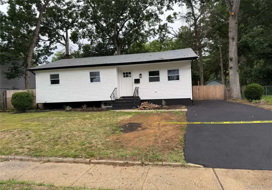 221 State Avenue, Babylon, NY, 3 Bedrooms Bedrooms, 6 Rooms Rooms,1 BathroomBathrooms,Residential,For Rent,State,0,1019258 221 State Avenue, Babylon, NY, 3 Bedrooms Bedrooms, 6 Rooms Rooms,1 BathroomBathrooms,Residential,For Rent,State,0,1019258