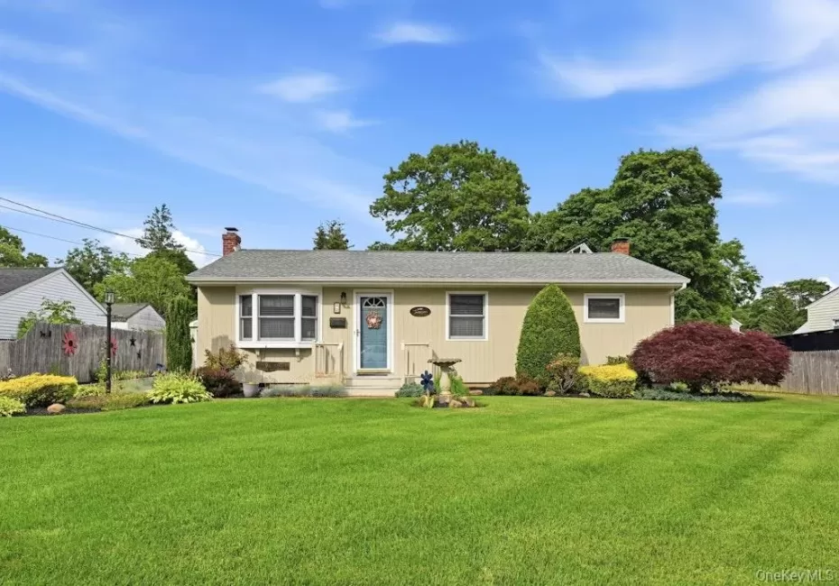 32 Jackson Street, Riverhead, NY, 3 Bedrooms Bedrooms, 7 Rooms Rooms,1 BathroomBathrooms,Residential,For Rent,Jackson,0,1019827 32 Jackson Street, Riverhead, NY, 3 Bedrooms Bedrooms, 7 Rooms Rooms,1 BathroomBathrooms,Residential,For Rent,Jackson,0,1019827