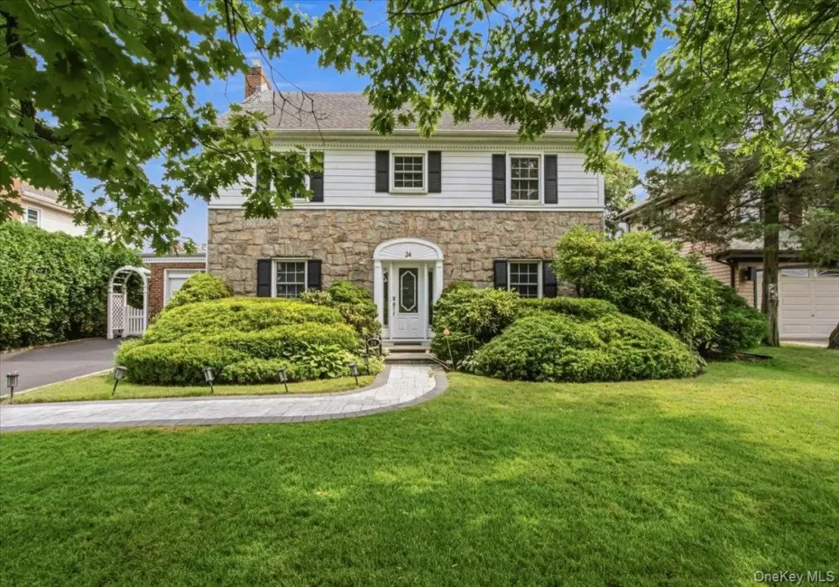 24 Overlook Road, North Hempstead, NY, 3 Bedrooms Bedrooms, 8 Rooms Rooms,2 BathroomsBathrooms,Residential,For Rent,Overlook,0,1018683 24 Overlook Road, North Hempstead, NY, 3 Bedrooms Bedrooms, 8 Rooms Rooms,2 BathroomsBathrooms,Residential,For Rent,Overlook,0,1018683