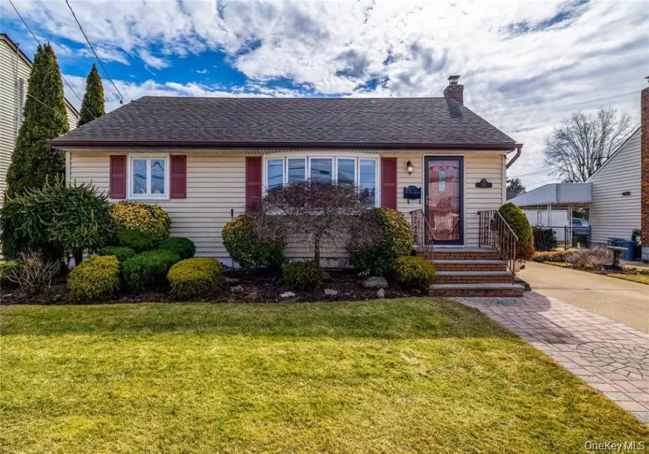 159 Nevada Street, Oyster Bay, NY, 3 Bedrooms Bedrooms, 7 Rooms Rooms,1 BathroomBathrooms,Residential,For Rent,Nevada,0,1019931 159 Nevada Street, Oyster Bay, NY, 3 Bedrooms Bedrooms, 7 Rooms Rooms,1 BathroomBathrooms,Residential,For Rent,Nevada,0,1019931
