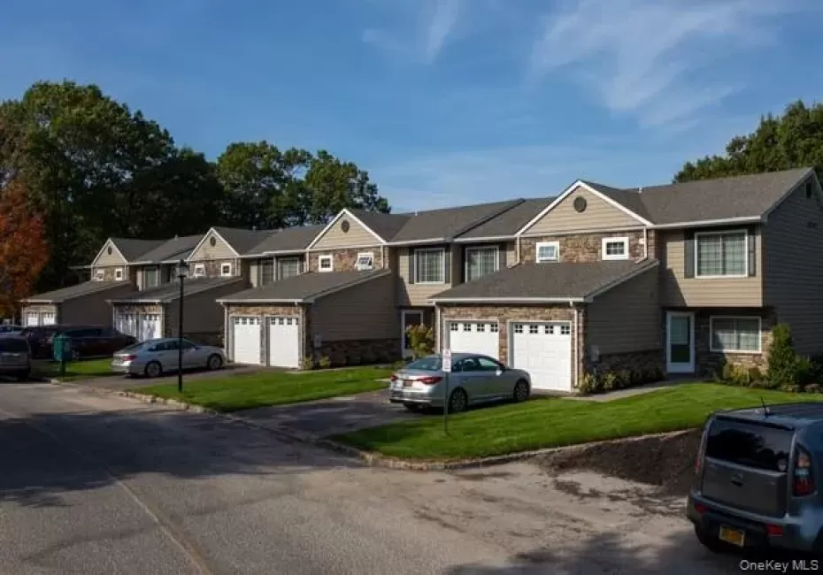 5000 Townhouse Drive, Brookhaven, NY, 3 Bedrooms Bedrooms, 6 Rooms Rooms,2 BathroomsBathrooms,Residential Lease,For Rent,Townhouse,0,1020246 5000 Townhouse Drive, Brookhaven, NY, 3 Bedrooms Bedrooms, 6 Rooms Rooms,2 BathroomsBathrooms,Residential Lease,For Rent,Townhouse,0,1020246
