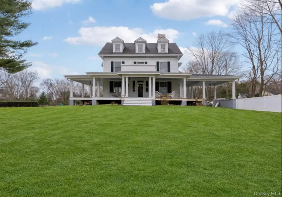 View of front of property with a large porch View of front of property with a large porch